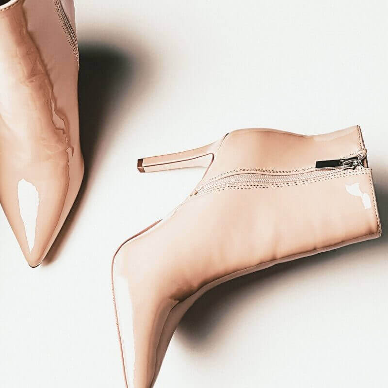 Using Candlestick Charts to Analyze NAS100 Market Volatility